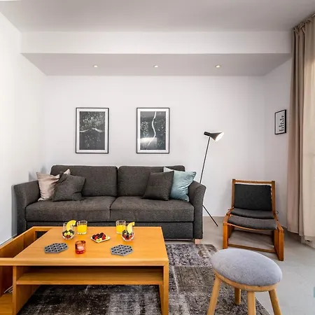 Renovated Penthouse In Naranjos דירה *