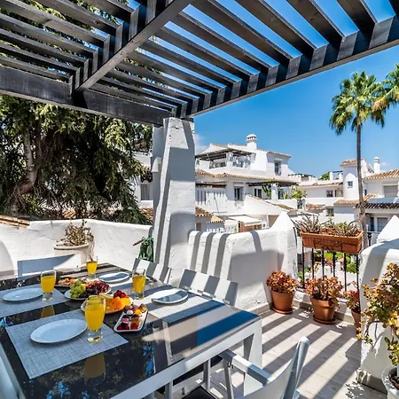 Renovated Penthouse In Naranjos شقة *