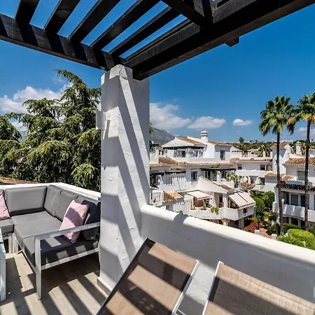 Renovated Penthouse In Naranjos דירה מארבלה