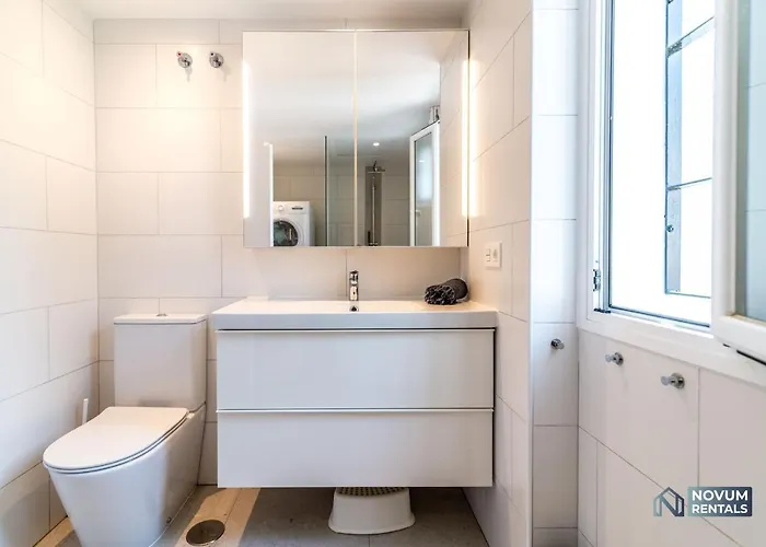 Renovated Penthouse In Naranjos 마르베야