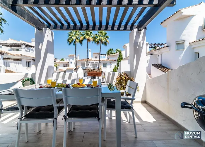 Renovated Penthouse In Naranjos 아파트 마르베야