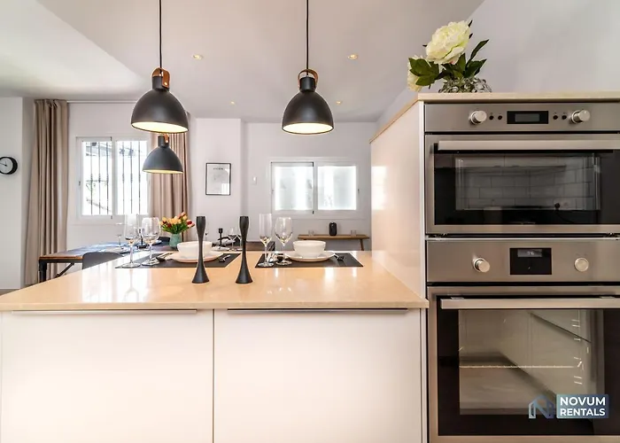 Renovated Penthouse In Naranjos 아파트 마르베야