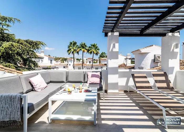 Renovated Penthouse In Naranjos 마르베야